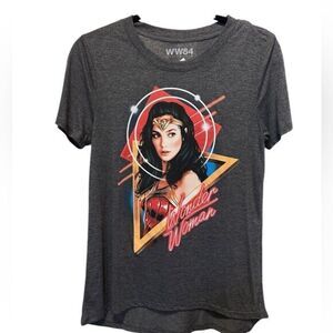 NWOT Women’s Gray Short Sleeve Graphic Tee Shirt- Wonder Woman - Size M